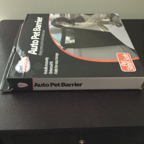 BRAND NEW FACTORY PACK, PET STAYS SAFE PET PARADE AUTO PET BARRIER UNIVERSAL - Picture 5 of 6